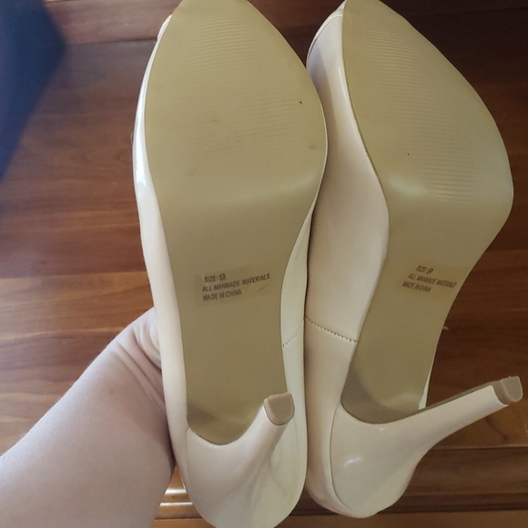 Cream heels - Picture 4 of 5